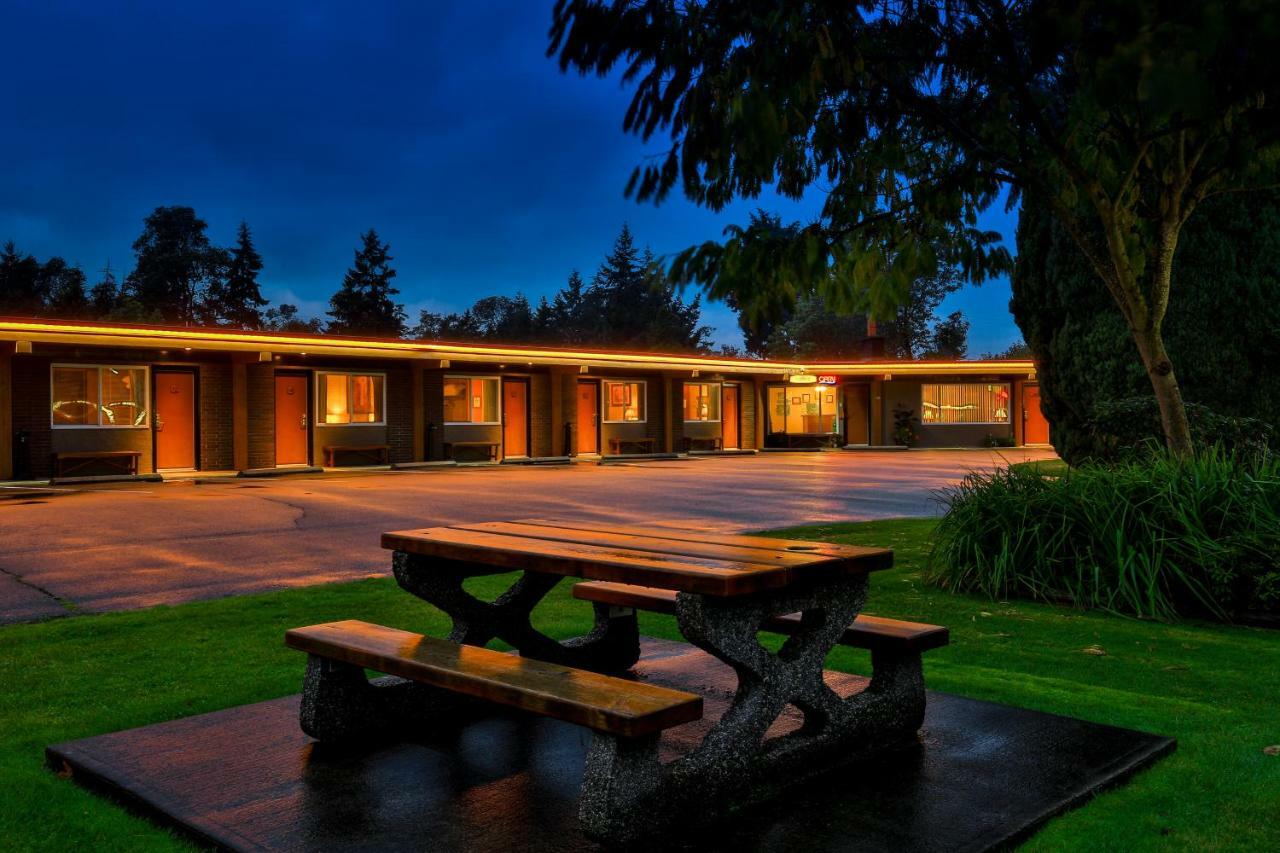 Arbutus Grove Motel Parksville Exterior foto